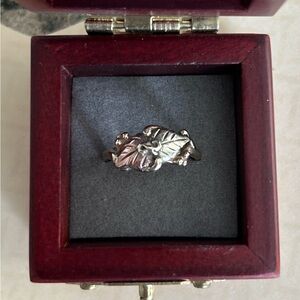Black Hills Gold 2 leaf ring. Size 7